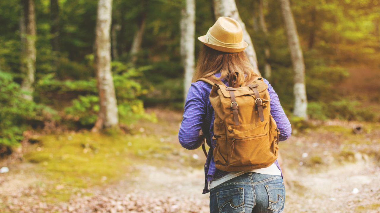 Travel tips,Stay away from touristy places